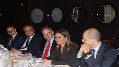 سحر نصر تلتقى عدداً من ممثلي البنوك الإستثمارية الأمريكية بـ 