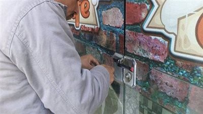 غلق وتشميع 11 محلا مخالفا في الموسكي