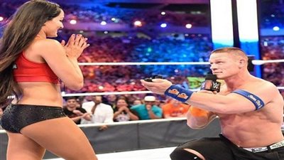 فضيحة بالفيديو.. جون سينا وخطيبته يتعريان أمام الكاميرا في 