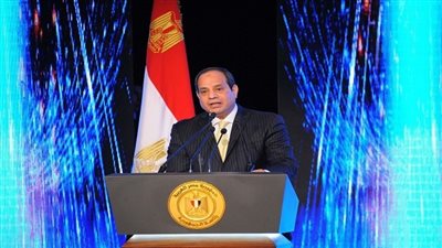 السيسي يمازح شاب: 