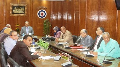  بالصور.. محافظ السويس يبحث طلبات 20 مواطناً في اللقاء الجماهيري الـ25  