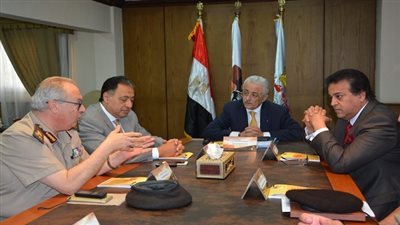 شوقى يبحث مع وزيري التعليم العالى والصحة تعظيم الاستفادة من بنك المعرفة