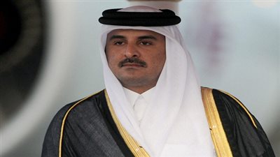 أمير قطر يصل السعودية والملك سلمان يتجاهل استقباله بالمطار