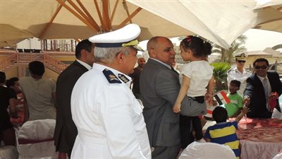 بالصور.. امن السويس يحتفل بيوم اليتيم بنادى الشرطة