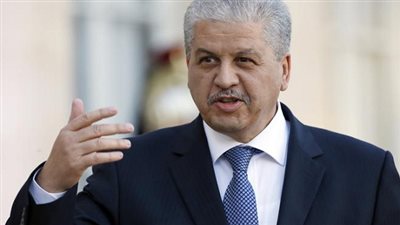 رئيس الوزراء الجزائري للنساء: من لا يصوت اضربنه بالعصا