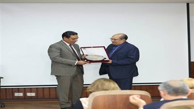 عبد الغفار: تفعيل دور بحوث الإعلام فى تطوير الأداء المهنى للمؤسسات 