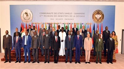 وزير الدفاع يعود إلى أرض الوطن بعد اجتماع وزراء الدفاع بكوت ديفوار