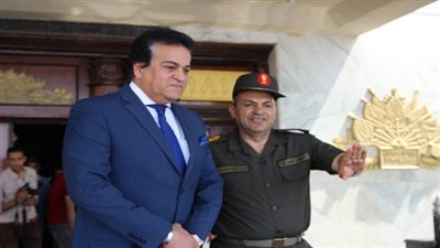 وزير التعليم العالى والبحث العلمى يزور الكلية الحربية 