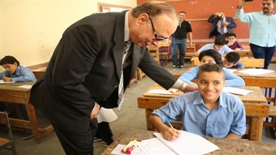 محافظ القاهرة: 167 ألف طالب يؤدوون إمتحانات الشهادة الابتدائية بالقاهرة