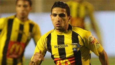 جماهير الزمالك تهاجم لاعب الأهلي السابق خلال مباراة المقاولون