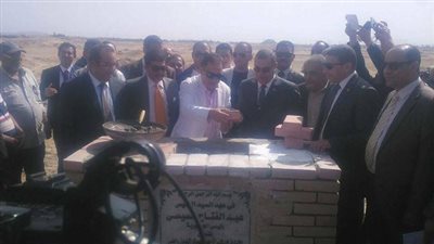 بالصور.. وزير الصحة ومحافظ الفيوم يضعان حجر الأساس للمستشفى العام الجديد وصرف مكافأة شهر للتأمين الصحي بالفيوم 