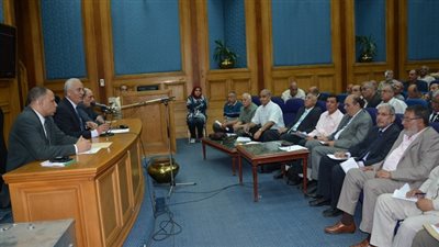 التعليم تناقش الترتيبات النهائية لامتحانات الثانوية العامة مع رؤساء مراكز توزيع كراسات الامتحان