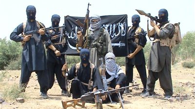 تنظيم القاعدة يفجر مركزا عسكريا في حضرموت