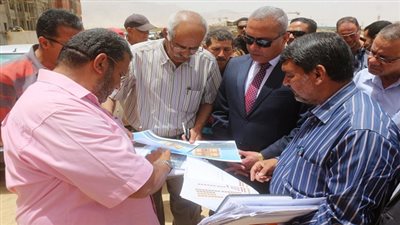 بالصور.. محافظ السويس يتفقد مدن 