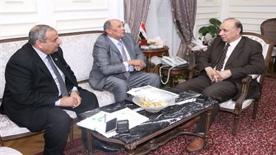 محافظ القاهرة يطالب الجمعيات الأهلية بالمساهمة في توفير شنط رمضان