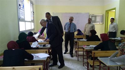 حجازى يتفقد امتحان الشهادة الإعدادية بالمنوفية 