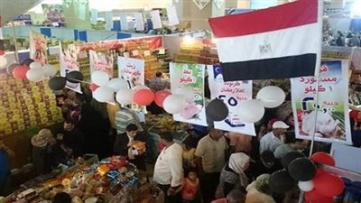 توافد المواطنين على معرض 