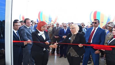 السيسي يفتتح مشروعات في مجالات الصحة والإسكان والصناعة بـ 