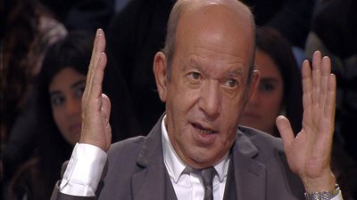 لطفي لبيب يجري جراحة خطيرة بالمخ