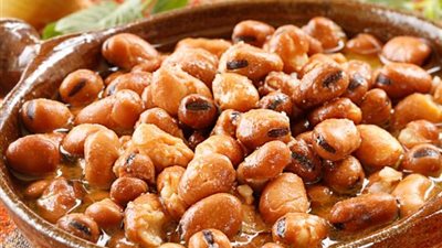 إحترس| الفول المٌعلب يسبب الأمراض.. وهذه طريقة الوقاية منها