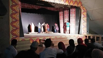 مسرحية مجانين فايف ستارز على مسرح قصر ثقافة الفيوم