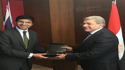 بورصة لندن تكرم وزير المالية ونائب الوزير للسياسات المالية وسفير مصر ببريطانيا
