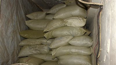 ضبط كميات كبيرة من المواد الغذائية مجهولة المصدر بالموسكى