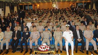 وزير الدفاع يشهد حفل تخرج دارسى دورات أكاديمية ناصر العسكرية العليا