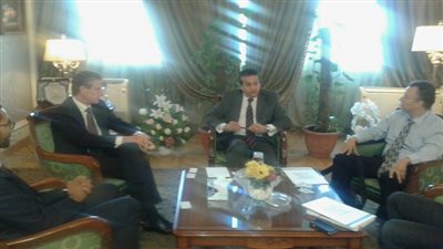 عبدالغفار يلتقى مسئولى وكالة النشر الدولية EL SEVIER