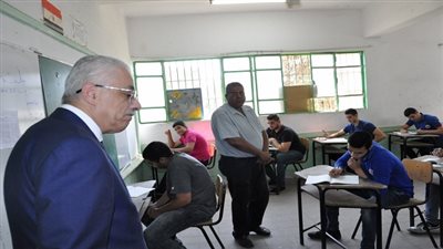 شوقى يطمئن على سير امتحانات الثانوية العامة داخل اللجان