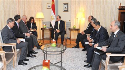 السيسي يستقبل زعيم الأغلبية البرلمانية الألماني