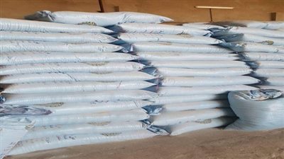 ضبط 62 طن دقيق مجهولة المصدر بالمطرية