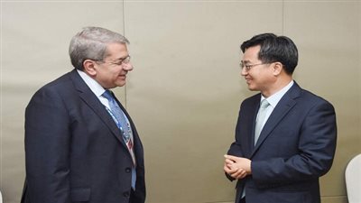 الجارحي: البنك الاسيوي للاستثمار يبحث تمويل مشروعات مصرية 