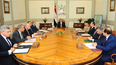 السيسي يعقد اجتماعاً بحضور رئيس مجلس الوزراء ومحافظ البنك المركزى