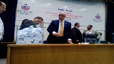 الصحة تجرى القرعة العلنية لاختيار البعثة الطبية للحج