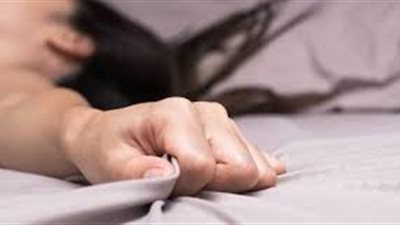 الخبرة الجنسية أحدهم.. 8 أسباب تعلق الشباب بالمرأة الأربعينية