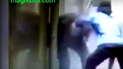 لا لأصحاب القلوب الضعيفة.. بالفيديو.. شاب  يلقي 