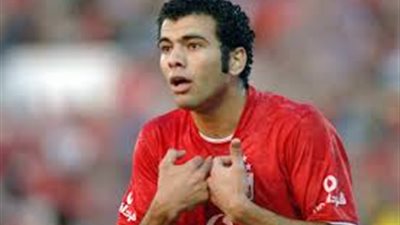 عماد متعب :لا نية للأعتزال ..وأنحنيت للجماهير تقديرا لهم 