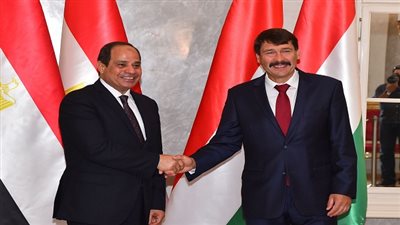 الرئيس السيسي يلتقى مع رئيس جمهورية المجر