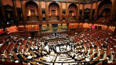 رئيس لجنة الدفاع بمجلس الشيوخ الإيطالي يصل البرلمان