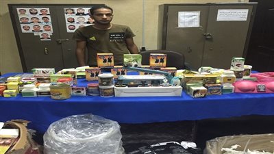 بالصور.. ضبط مصنع مستحضرات تجميل بدون ترخيص بالجمالية