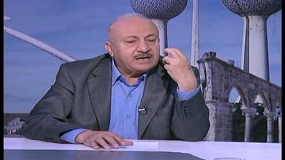 بالفيديو.. محلل أردني يخلع بنطاله أثناء حديثه لقناة الجزيرة