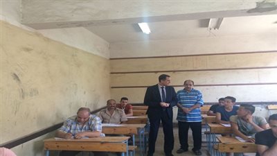 الجيوشى يتفقد امتحانات الدور الثانى للدبلومات الفنية