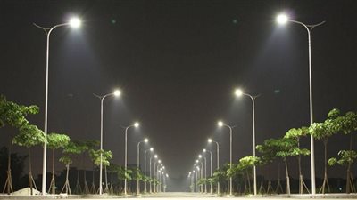 تركيب 240 كشاف إنارة في 4 قرى بالمنيا