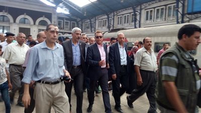 وزير النقل في جولة تفقدية بمحطة مصر بالأسكندرية