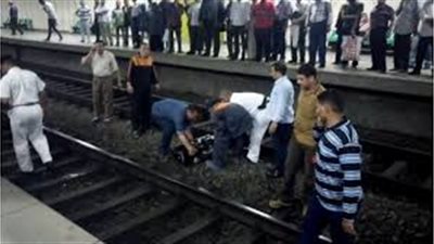 بالفيديو :مصرع شاب أسفل عجلات المترو 