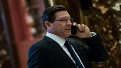 مذيع شهير يتحرش بالسيدات بطريقة غريبة.. تعرف عليها