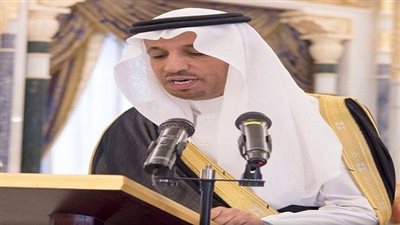وزير العمل السعودي يزور مطعما بالرياض لدعم 
