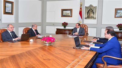 السيسي يعقد اجتماعاً مع رئيس الوزراء ووزير المالية