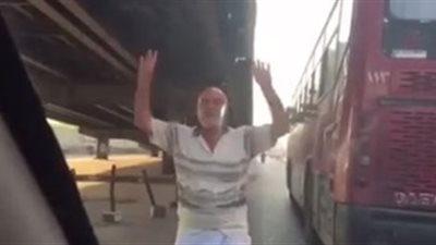 راكب يقتل سائق أتوبيس نقل عام.. تعرف على الأسباب